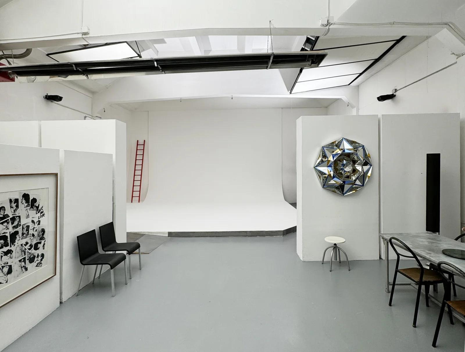 Studio photo et vidéo de 150 m2 avec Cyclorama